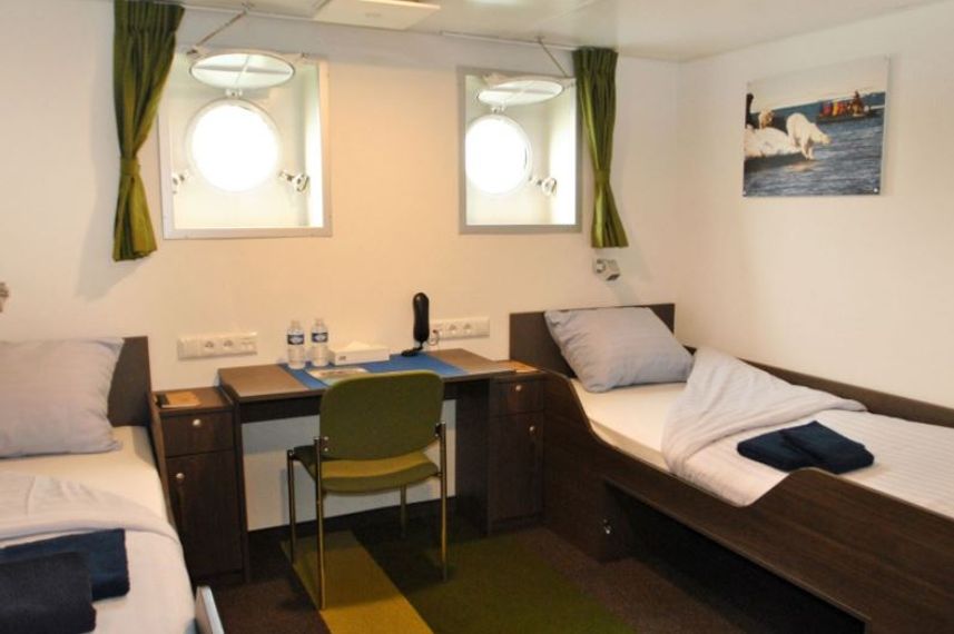 Twin Porthole