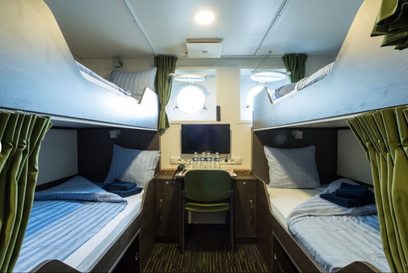 Quadruple cabin  