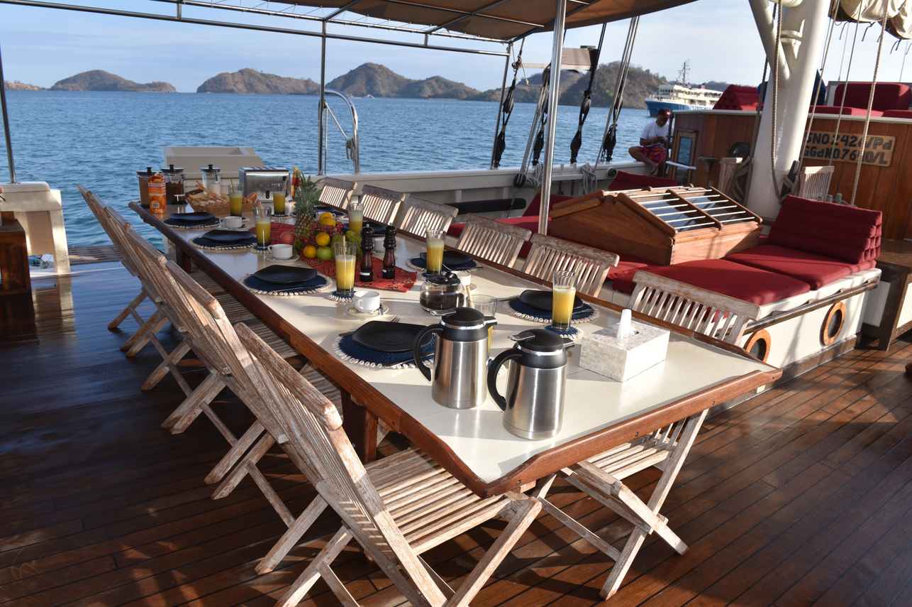 Buitenrestaurant - Emperor Raja Laut