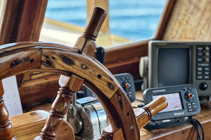 Captains Helm - Jaya