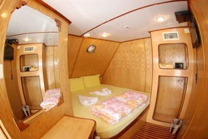 Upper Deck - Master Cabin