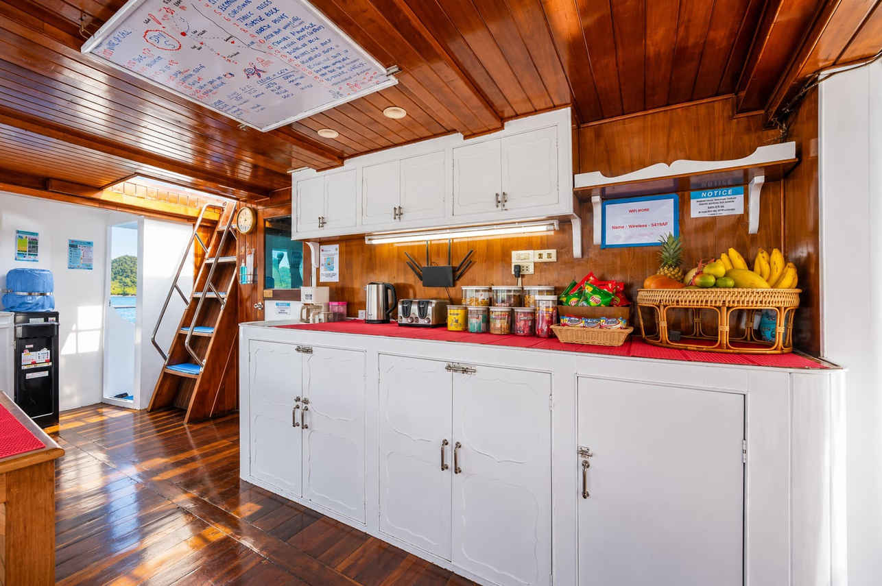 Abendessen im Freien - Manta Queen 8