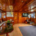 Salon interior - Manta Queen 8