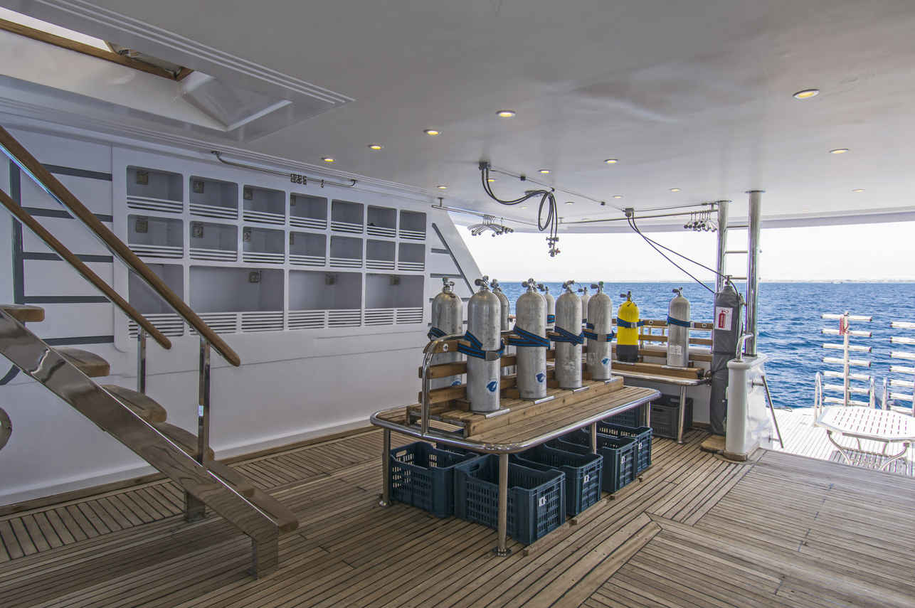 Dive deck - Golden Dolphin III