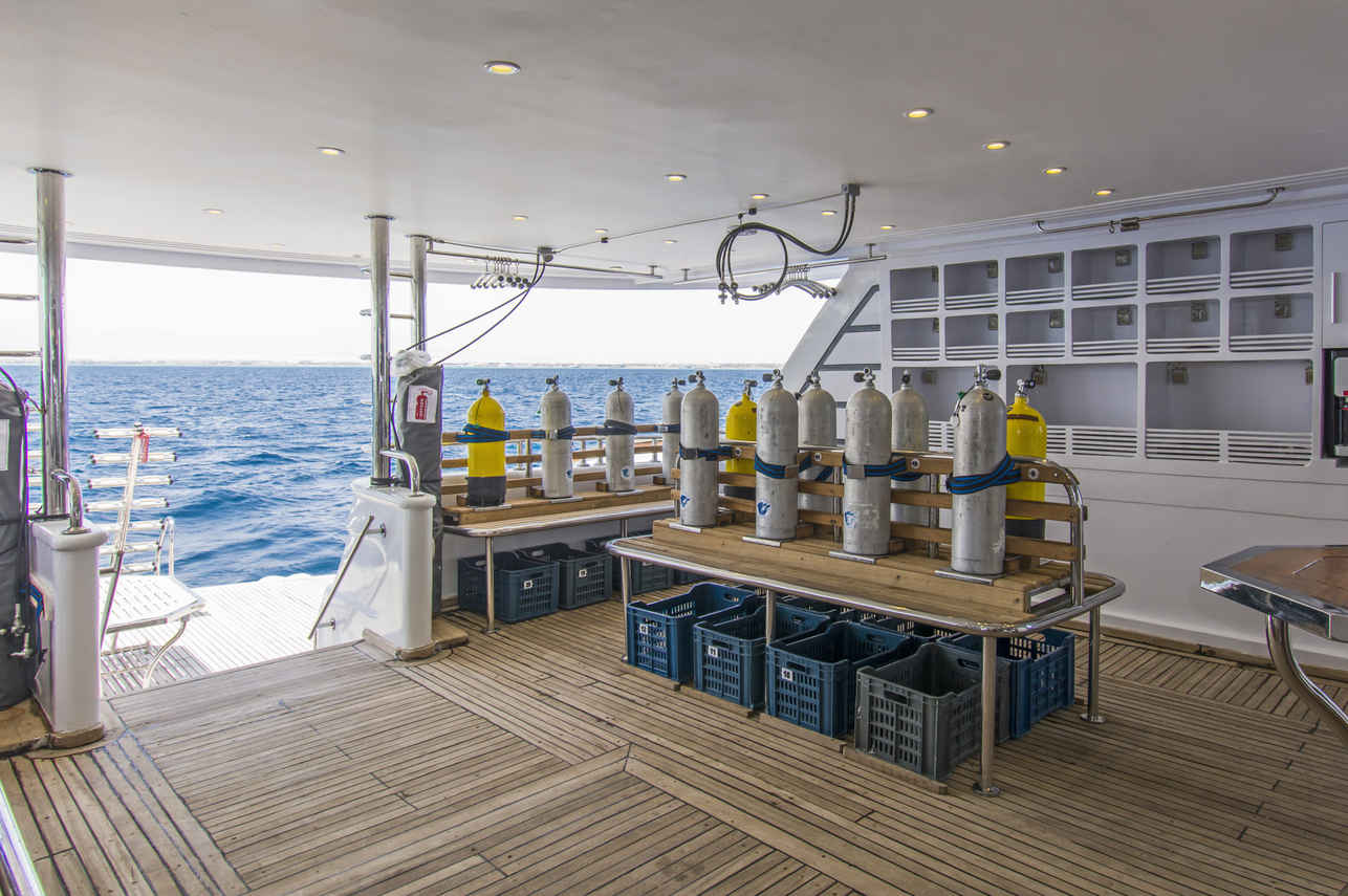 Dive deck - Golden Dolphin III