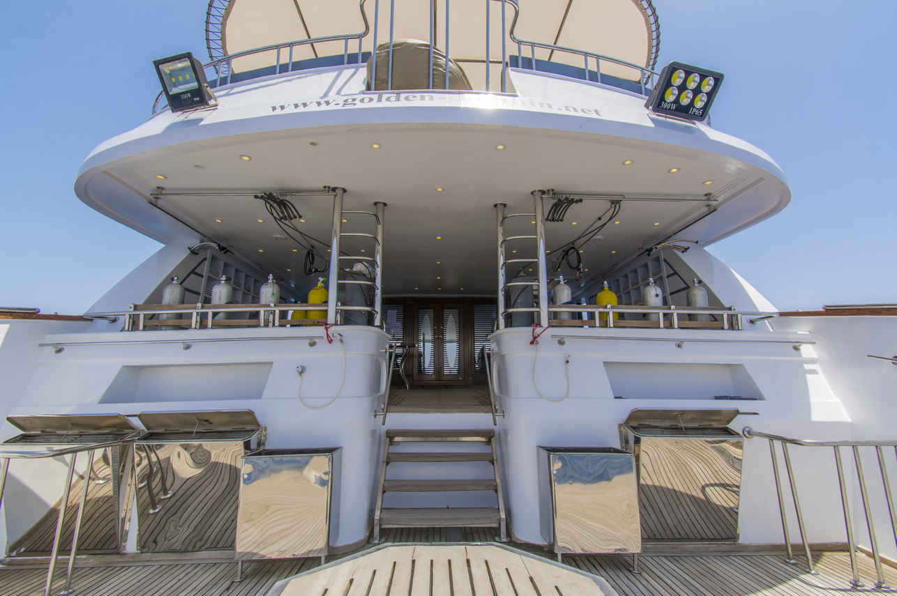 Dive deck - Golden Dolphin III