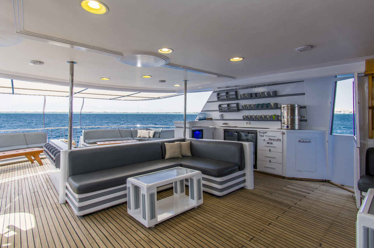 Leisure Deck - Golden Dolphin III