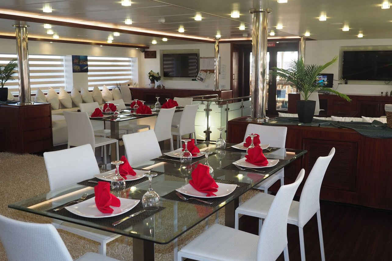 Sala de Jantar - Oman Aggressor