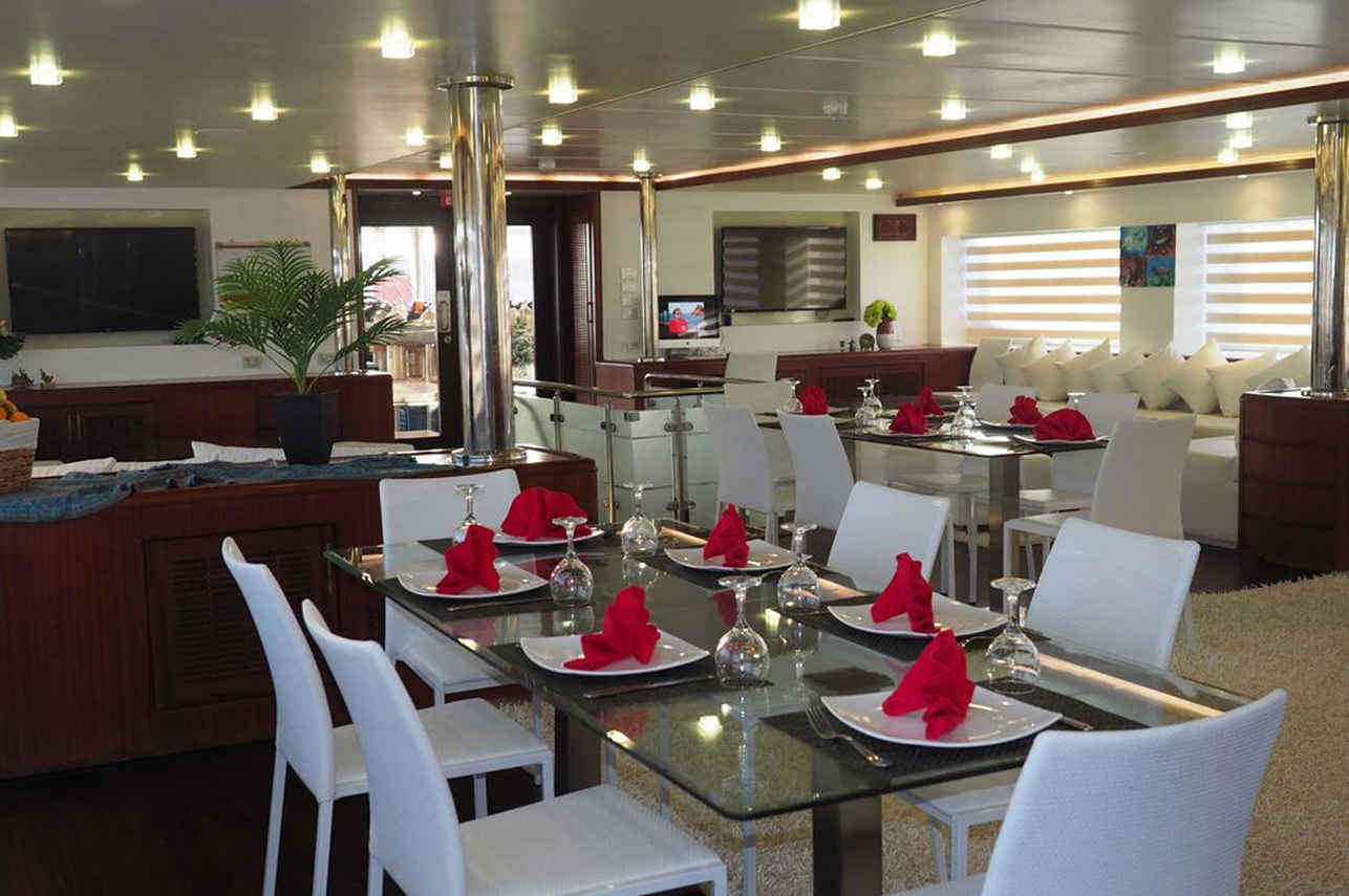 Sala de Jantar - Oman Aggressor