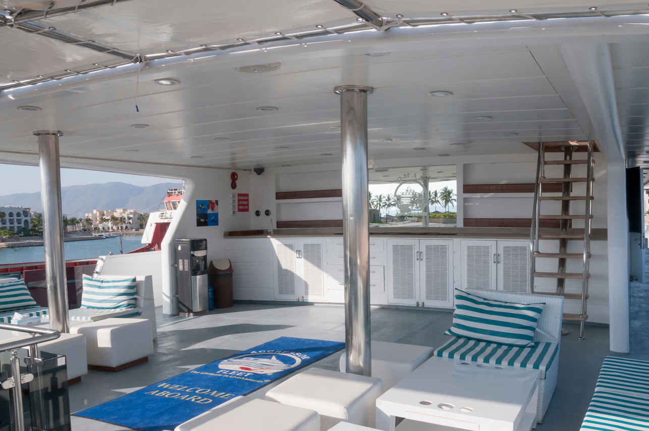 Lounge Externo - Oman Aggressor