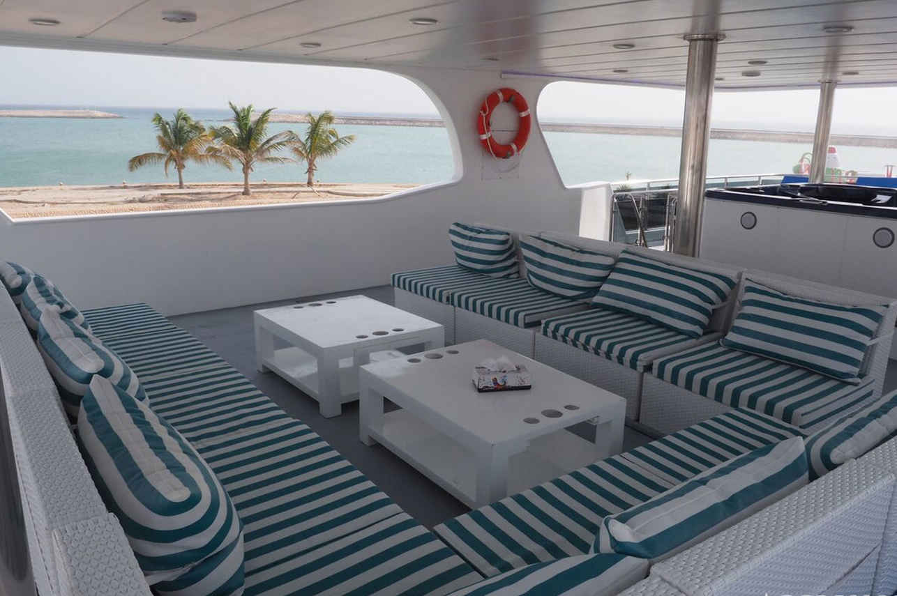 Lounge Externo - Oman Aggressor