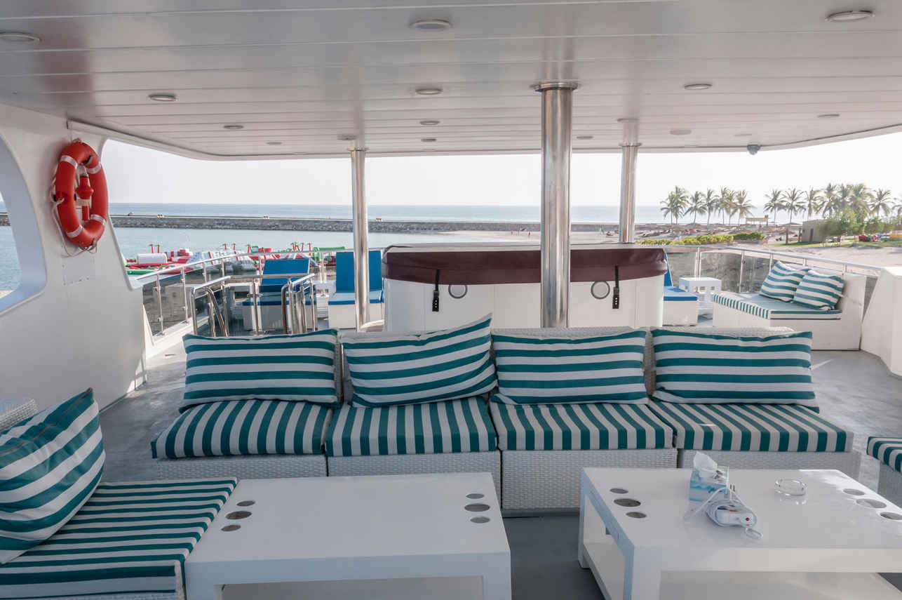 Lounge Externo - Oman Aggressor