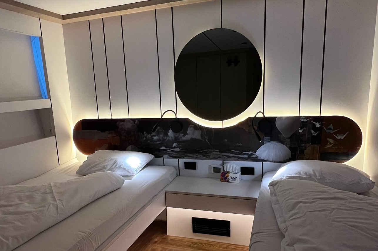 Twin Cabin - Aphrodite