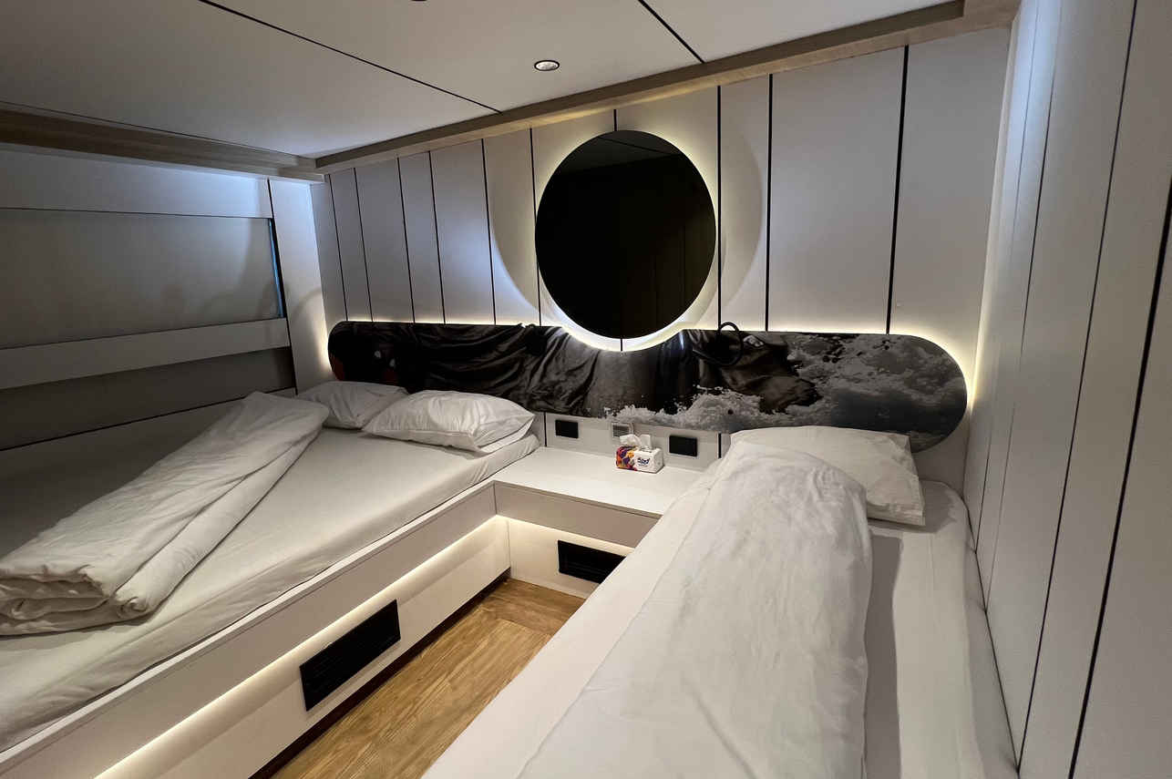 Twin Cabin - Aphrodite