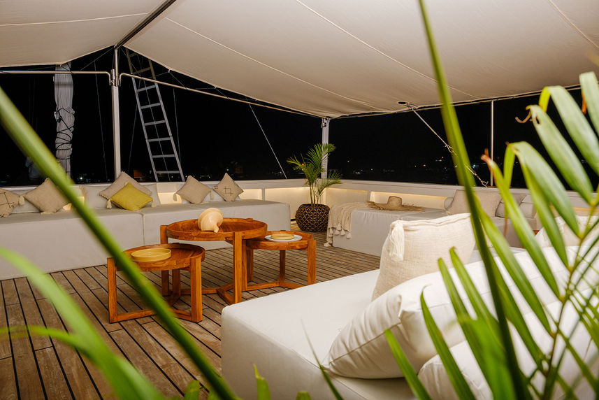 Outdoor Lounge - Aliikai Voyage