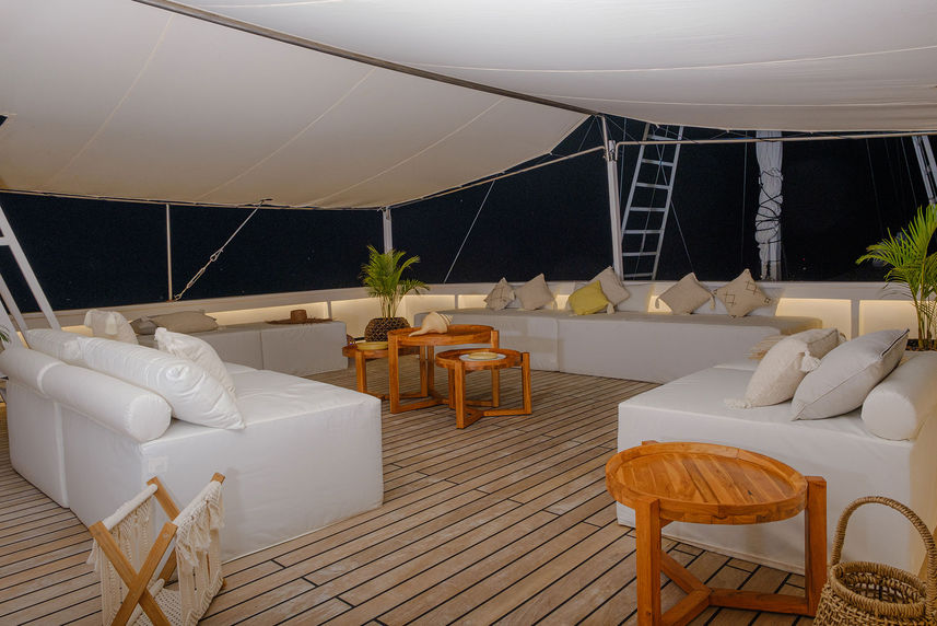 Outdoor Lounge - Aliikai Voyage