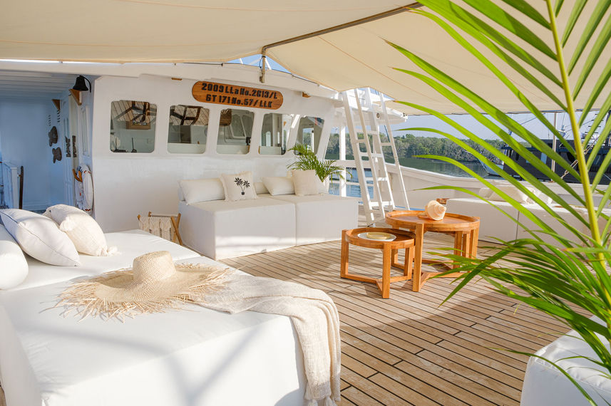 Outdoor Lounge - Aliikai Voyage