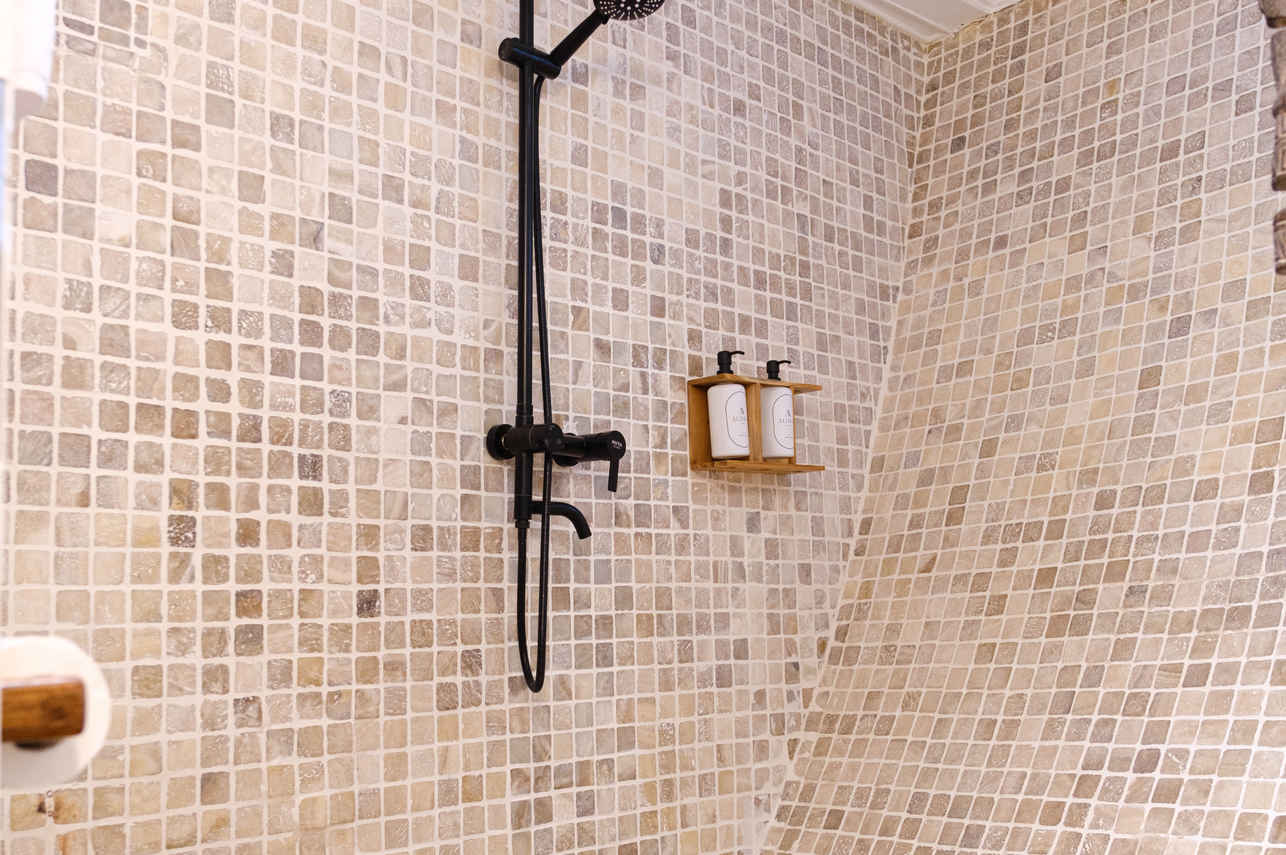 #en-suitebathrooms - Aliikai