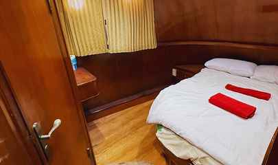 Middle Deck Double Cabin