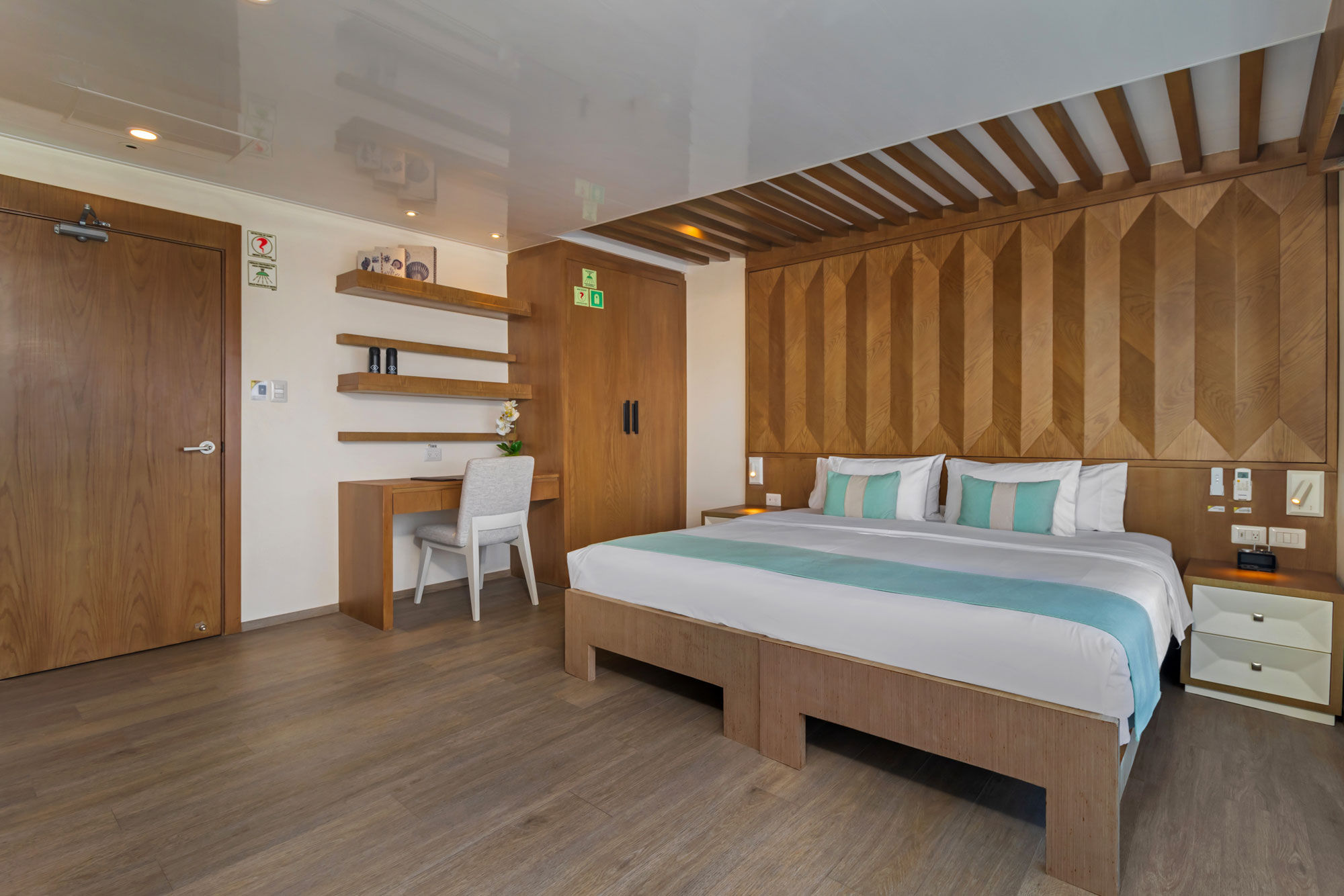 Golden Suites - Upper Deck