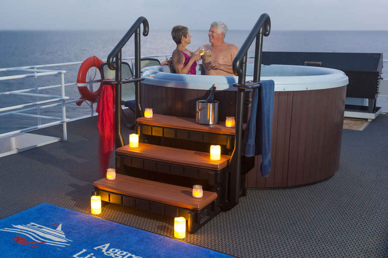 Jacuzzi - Cayman Aggressor V
