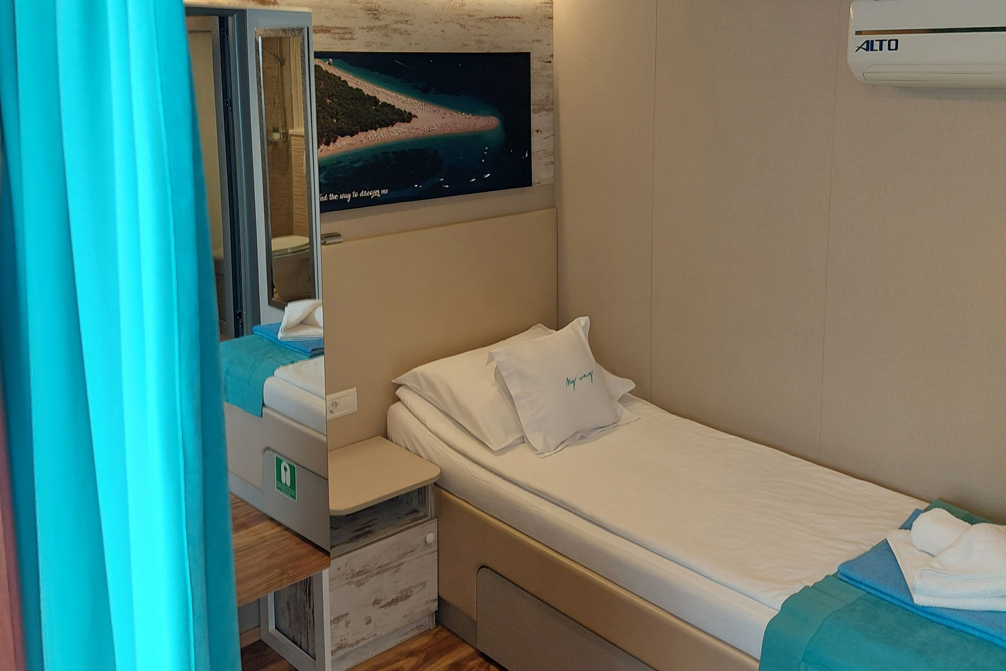 Single Main Deck Cabin