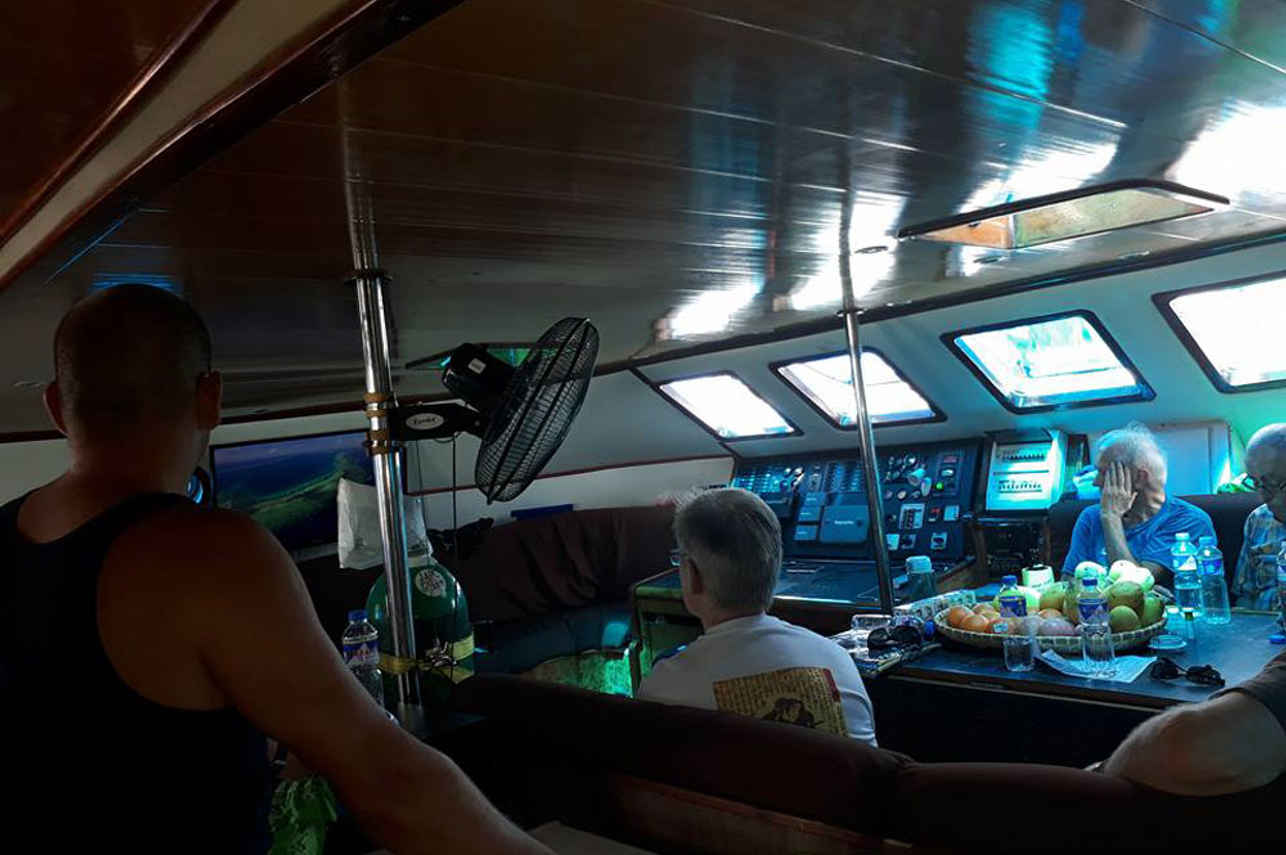 Salon intérieur - Flying Dolphin 3