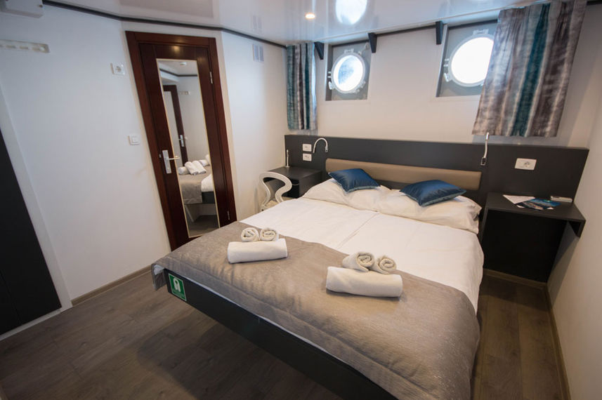 Double Cabin - Lupus Mare