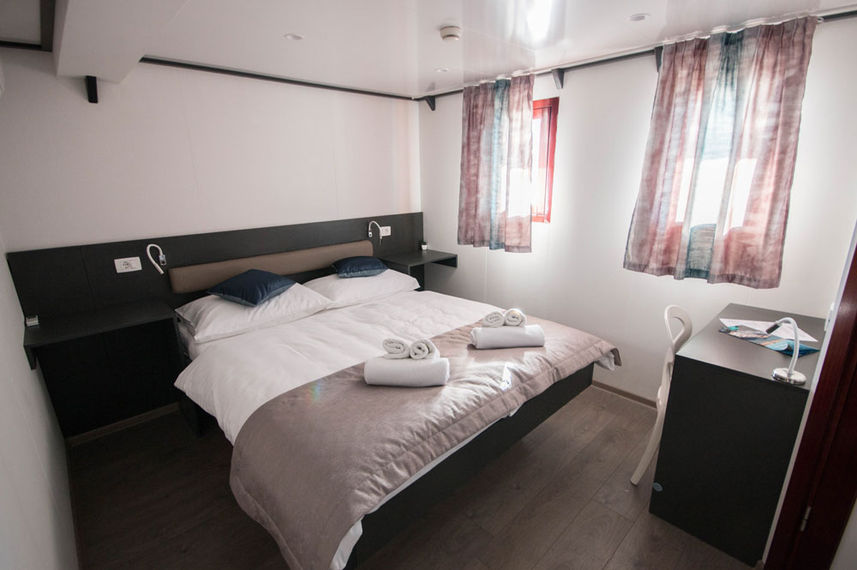 Double Cabin - Lupus Mare