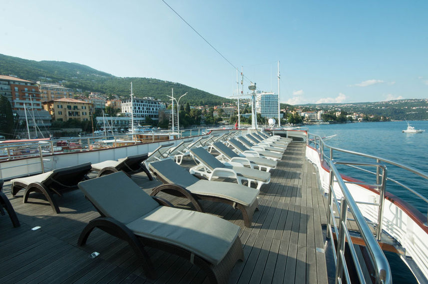 Sun Deck - Lupus Mare
