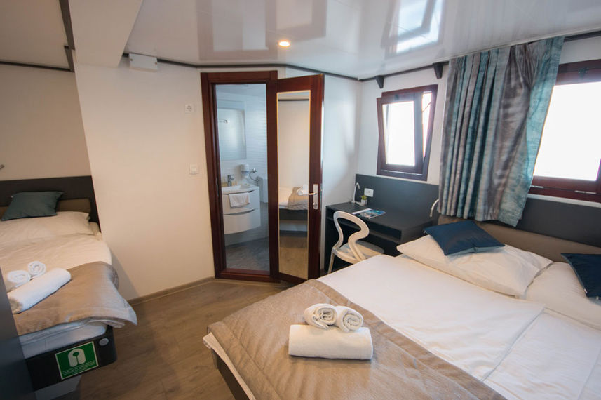 Triple Cabin - Lupus Mare