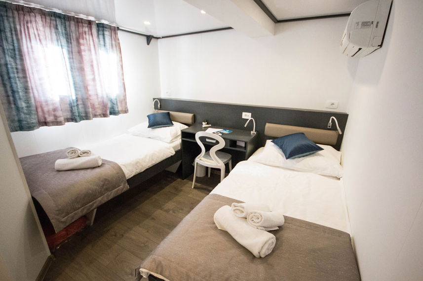 Twin Cabin - Lupus Mare