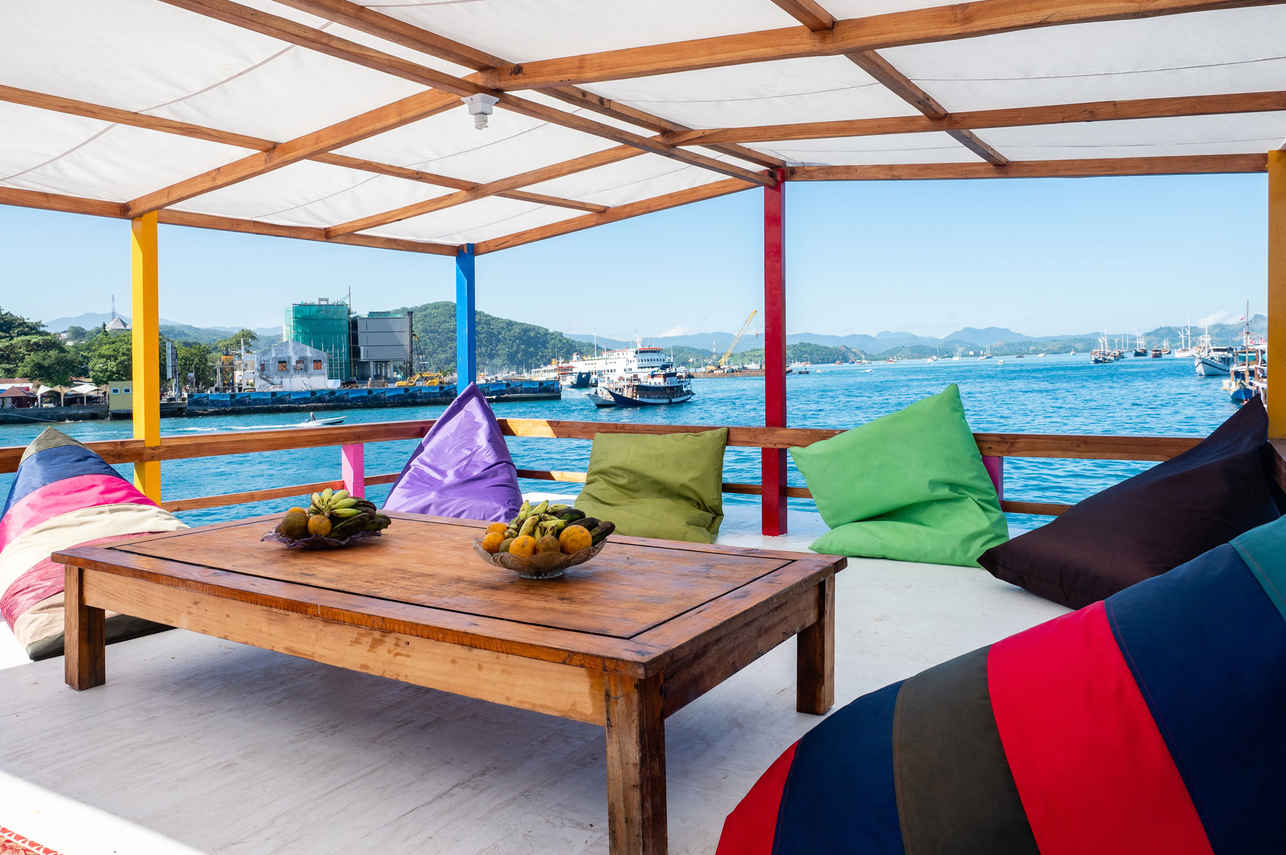 Salon exterior  - Dragon Dive Komodo