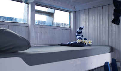8-bunks cabin