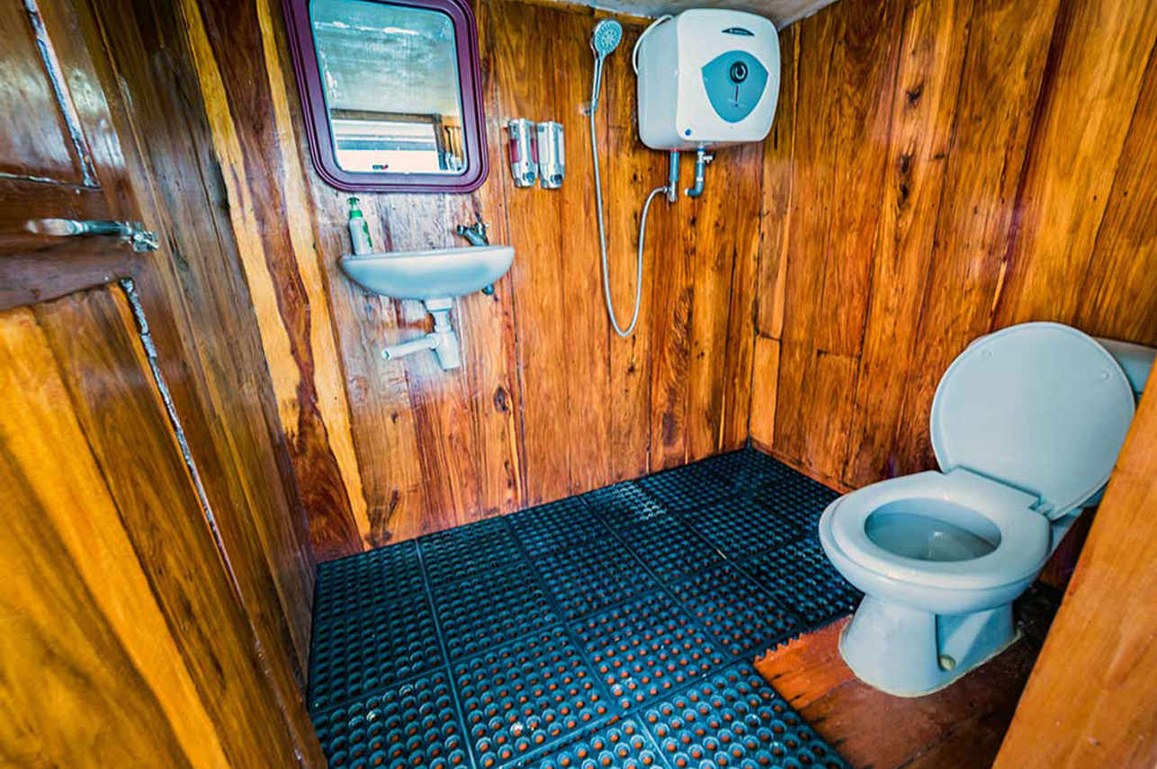 #sharedbathroom - Komodo Shalom