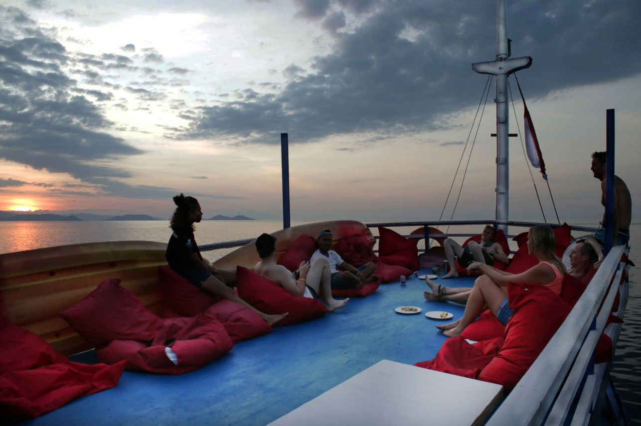 Terrasse - Komodo Shalom