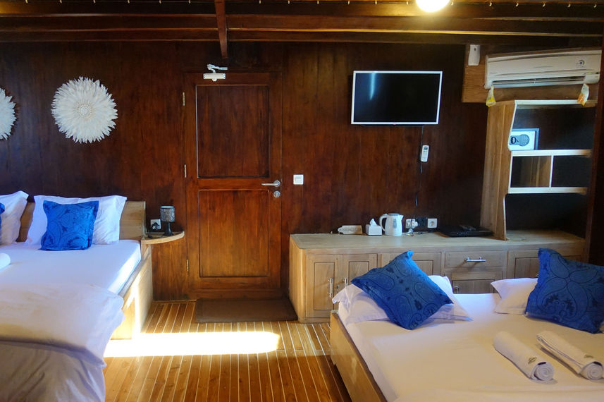 Upper Deck Cabin - Cajoma V