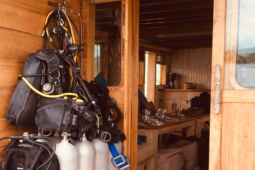 Mikumba II - Diving Equipment