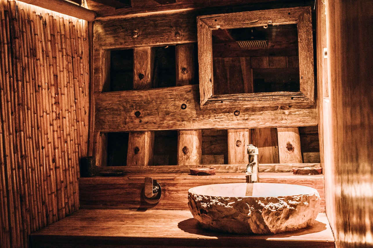 Mikumba II - Lavatory