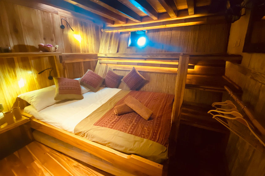 Lower Deck Cabin - Mikumba Dua