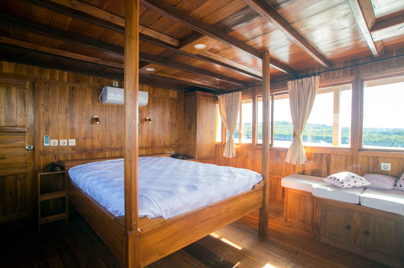 Main Deck Cabin - Maki