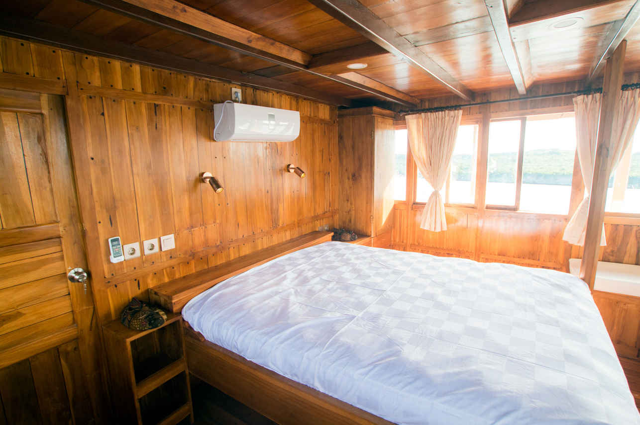 Main Deck Cabin - Maki