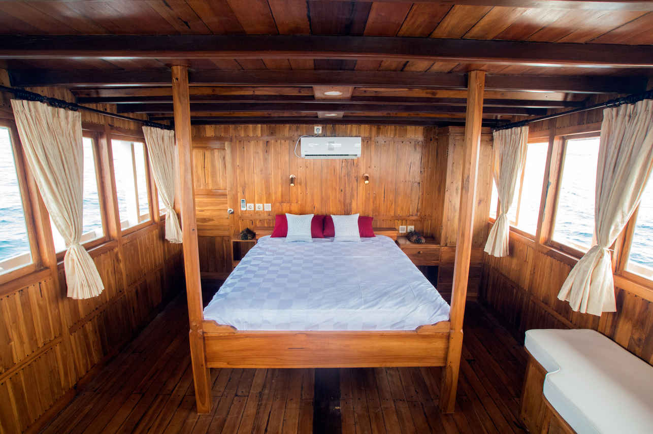 Main Deck Cabin - Maki