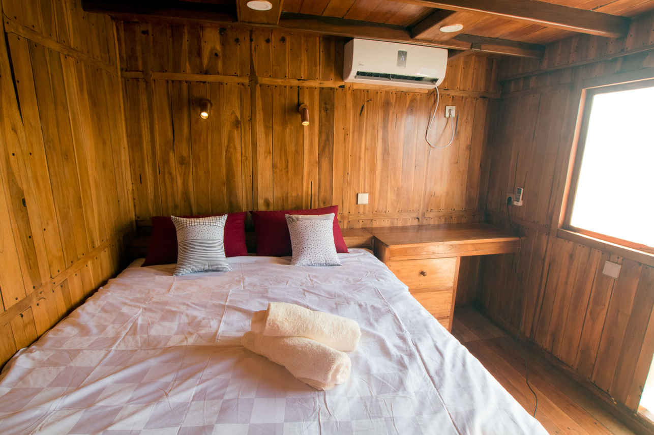 Upper Deck Cabin - Maki