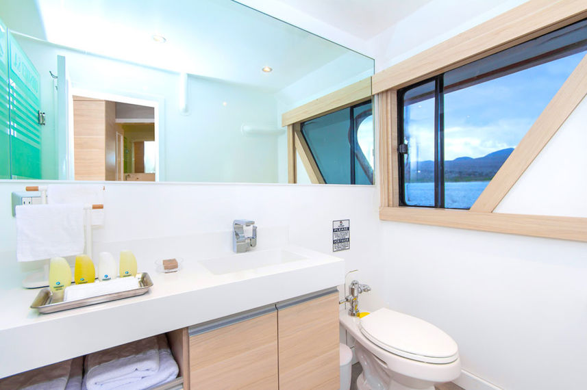 #en-suitebathroom - Galapagos Odyssey