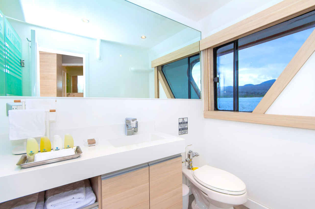 #en-suitebathroom - Galapagos Odyssey