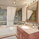 Commodore Suite En-Suite Bathroom