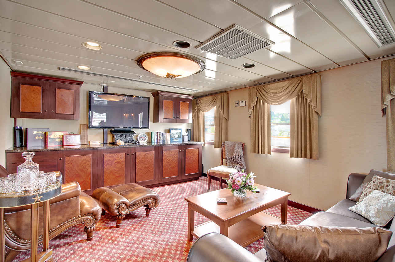Commodore Suite