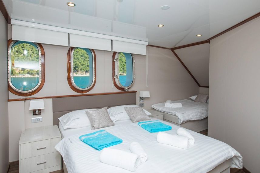 Main Deck Cabin - Mama Marija