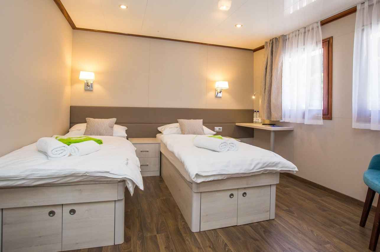 Main Deck Cabin - Mama Marija